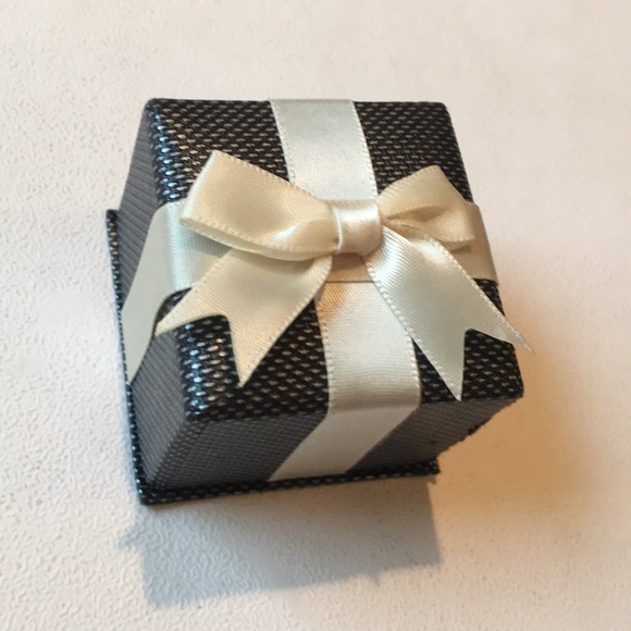 Gorgeous ring😍 - Picture 3 of 4